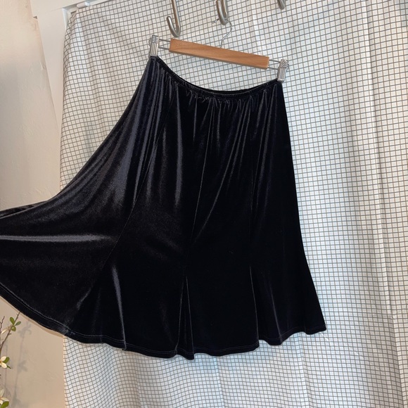 Notations Petite Medium Black Velour Flare Skirt - Picture 5 of 6